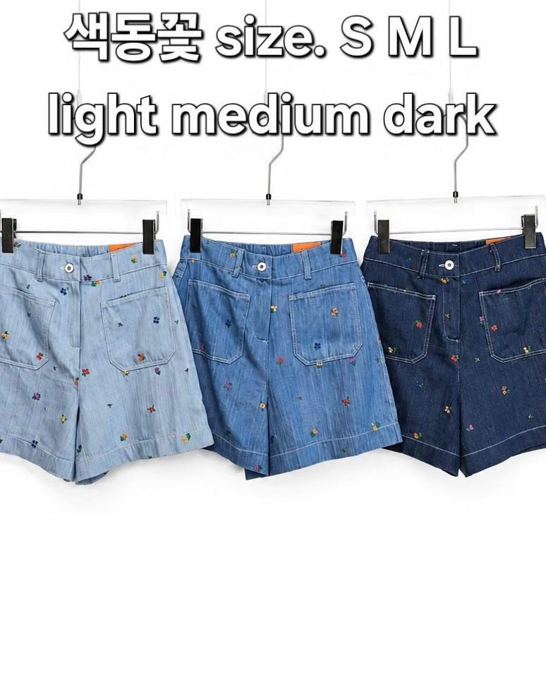 Moci 小碎花刺繡牛仔短褲