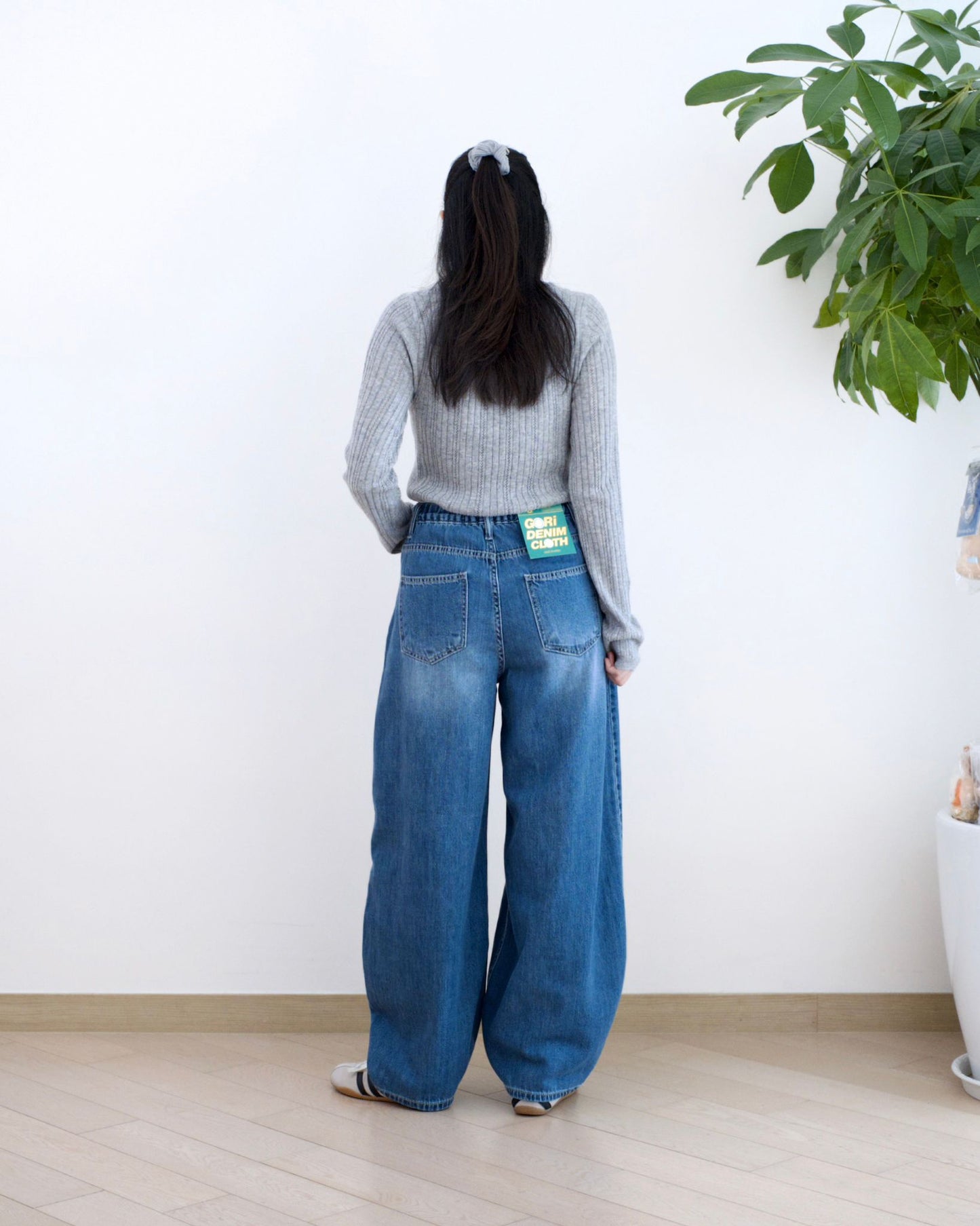 Gori 寬闊彎刀牛仔褲