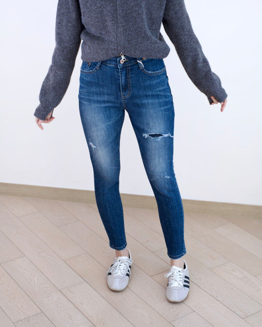 Howluk 微破洞貼腳牛仔褲