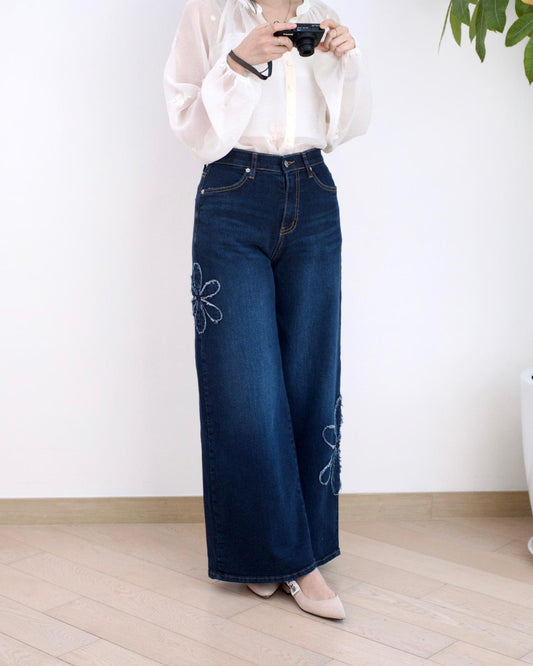 Moci 花花刺繡闊筒牛仔褲︎