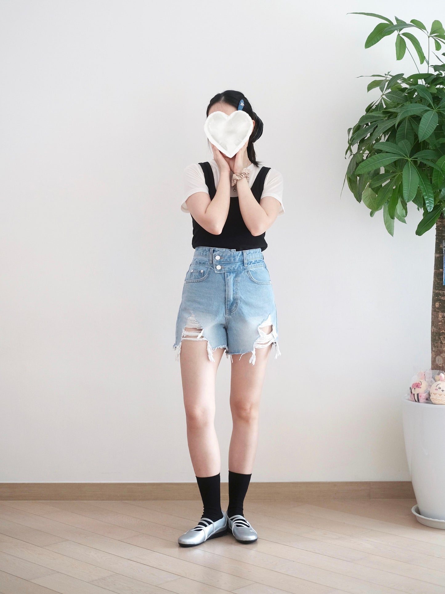 Odd Eye 兩鈕扣高腰牛仔短褲