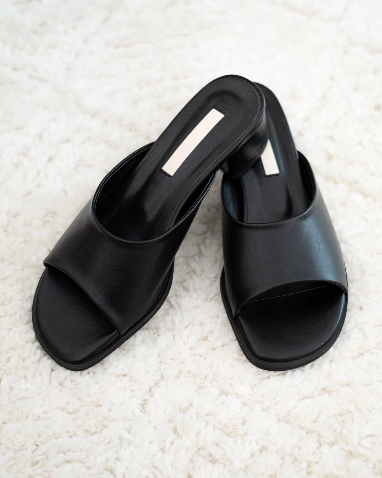 黑色簡約 Sandals