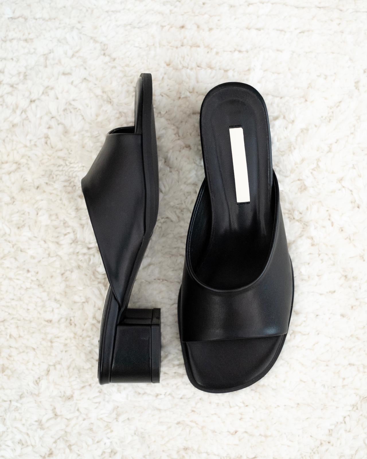 黑色簡約 Sandals