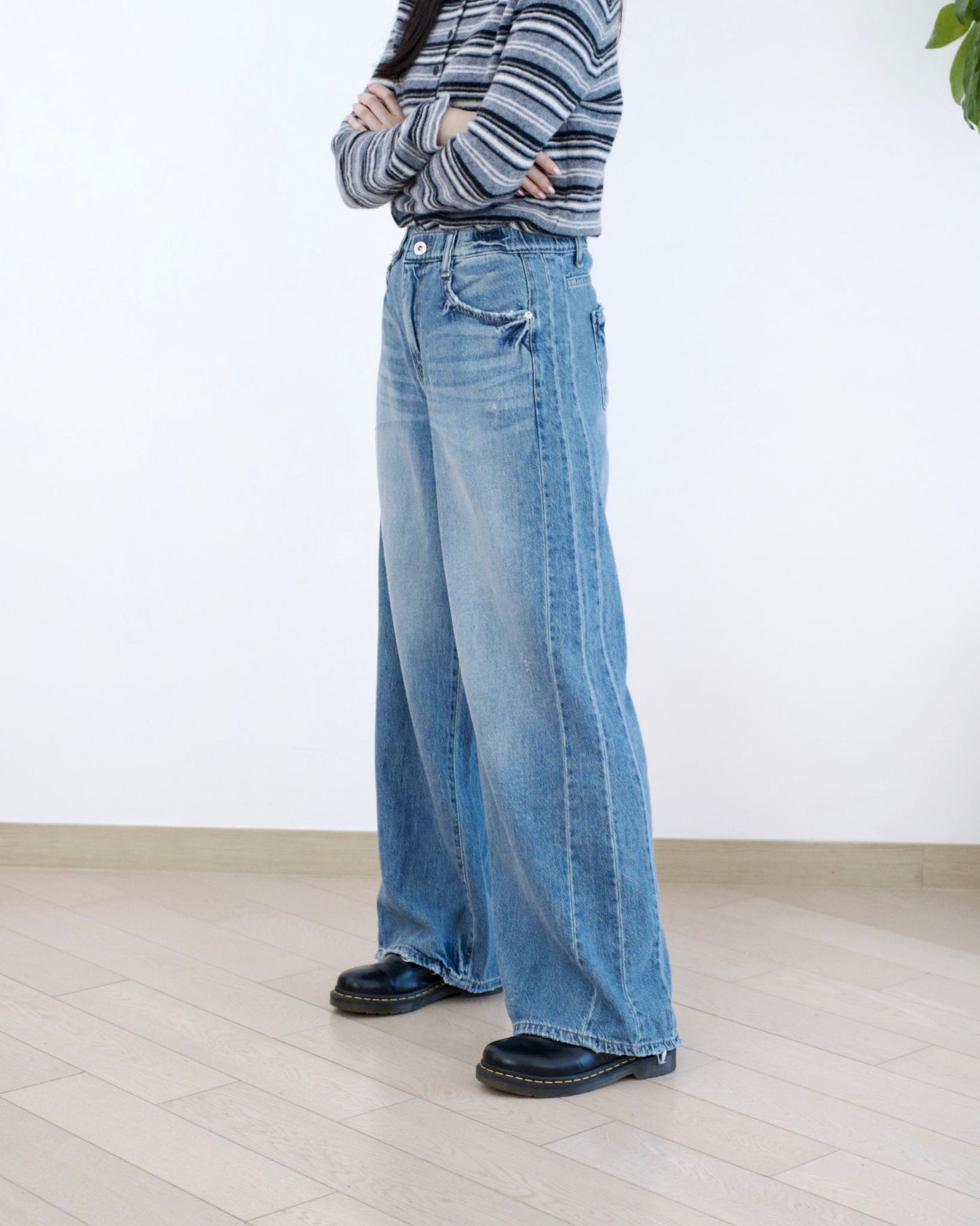 Howluk 側併接車骨闊筒牛仔褲