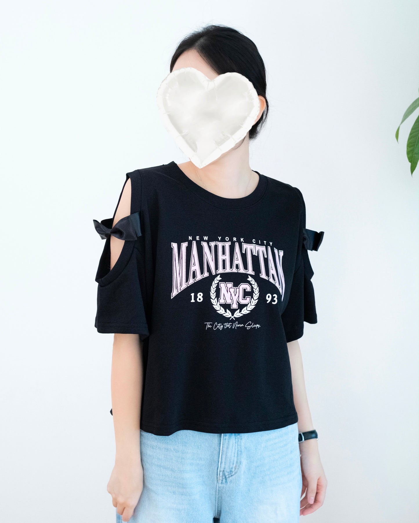 鏤空蝴蝶結撞英文字Tee