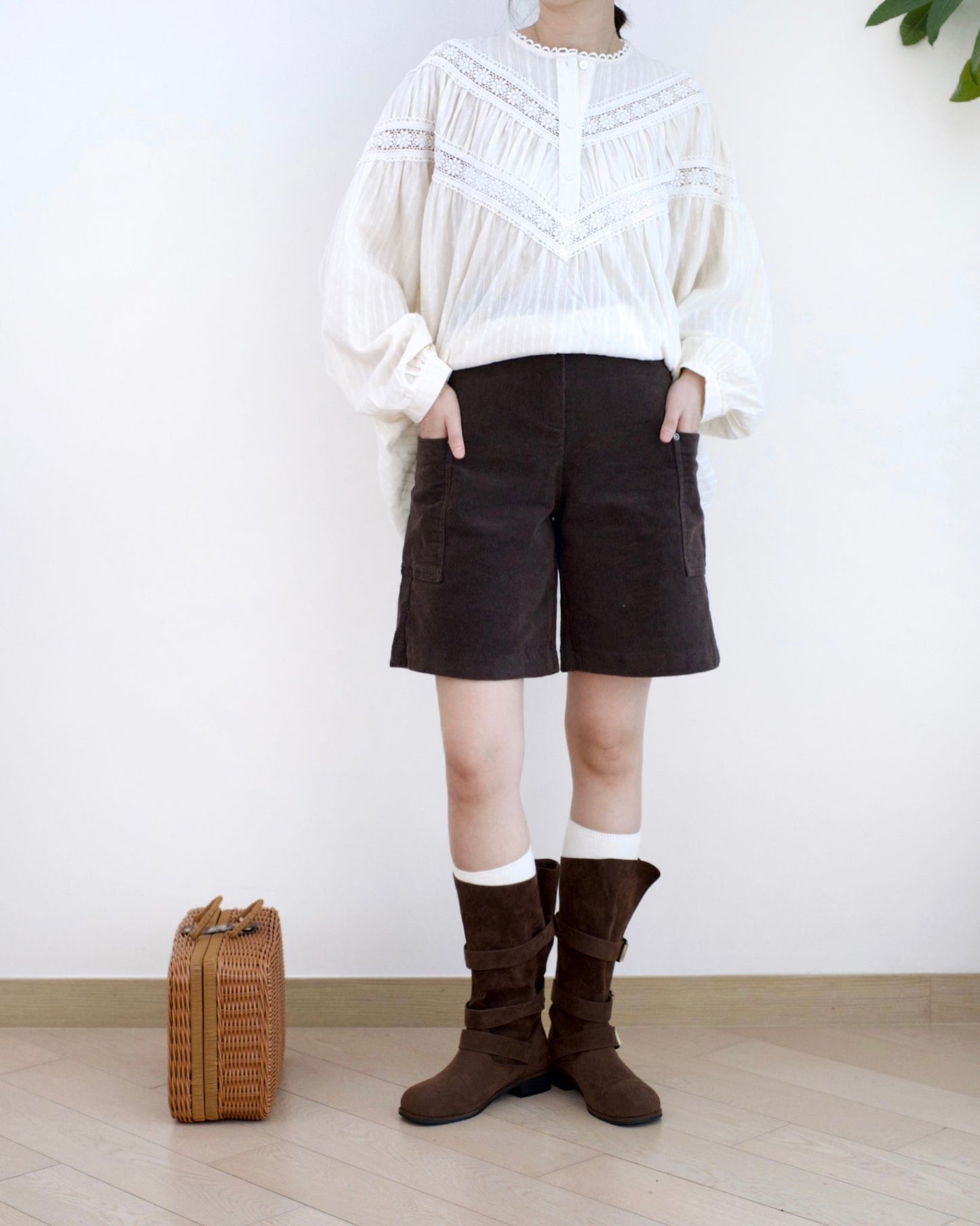 Eltoo 燈芯絨五分短褲