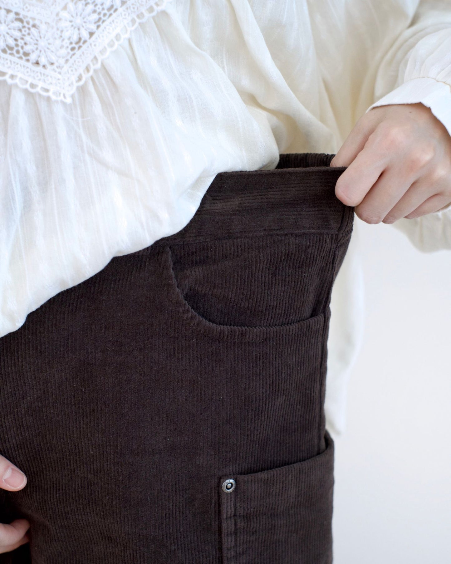 Eltoo 燈芯絨五分短褲