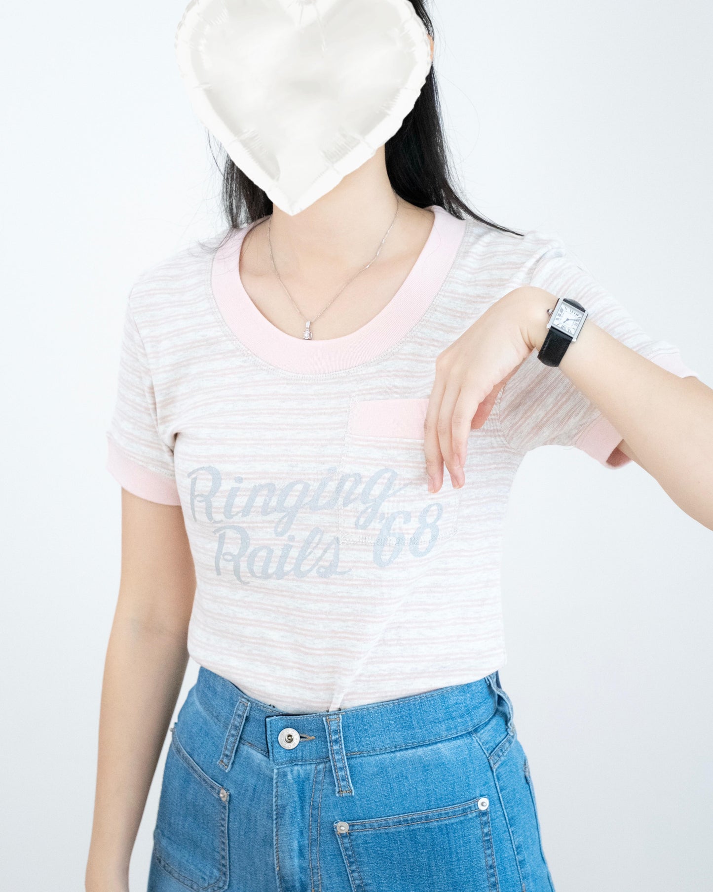 英文字橫間口袋Tee