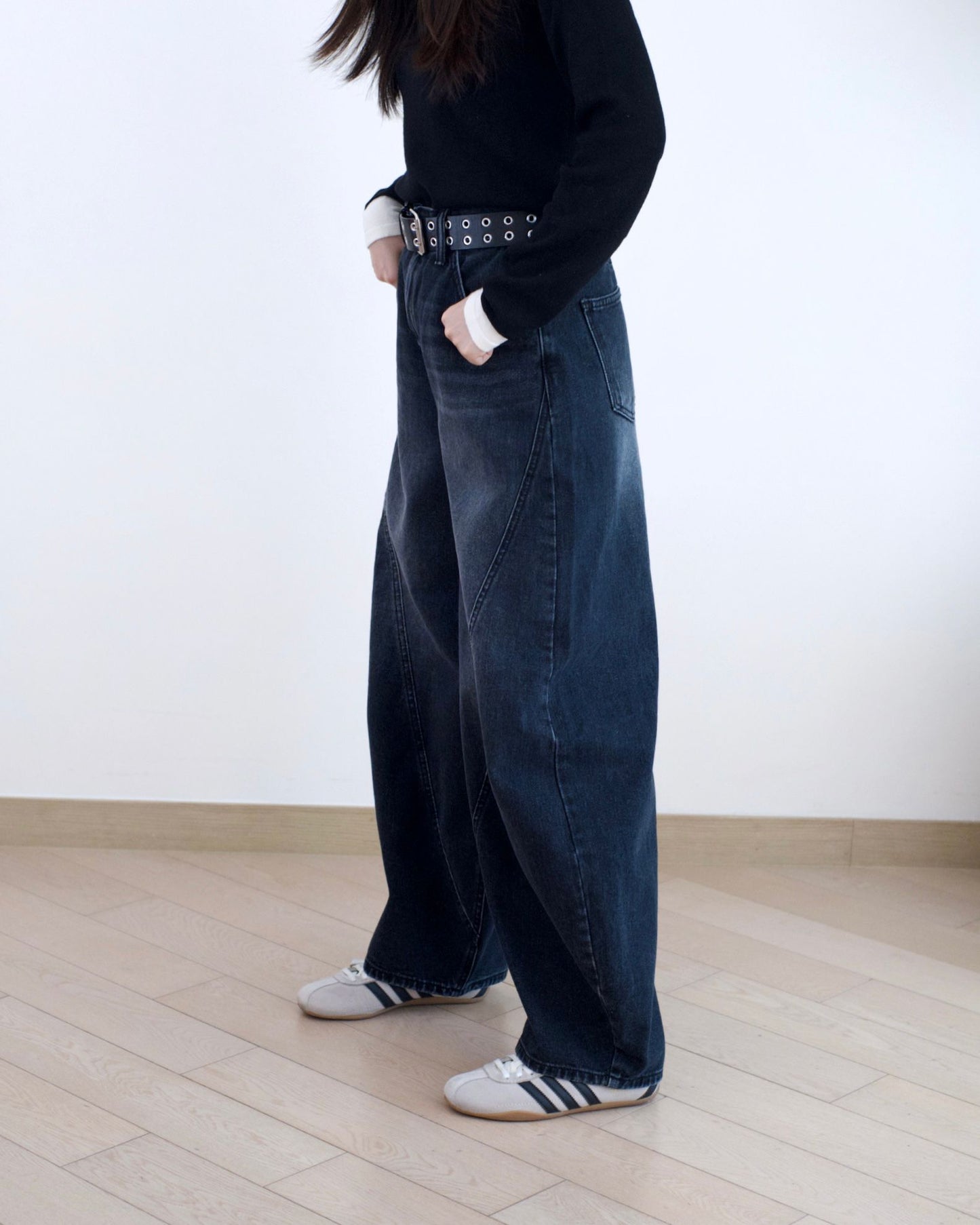 Gori 黑色彎刀牛仔褲