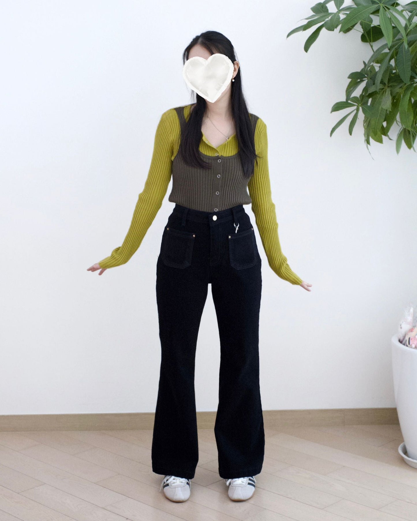 Howluk 口袋絨毛喇叭牛仔褲