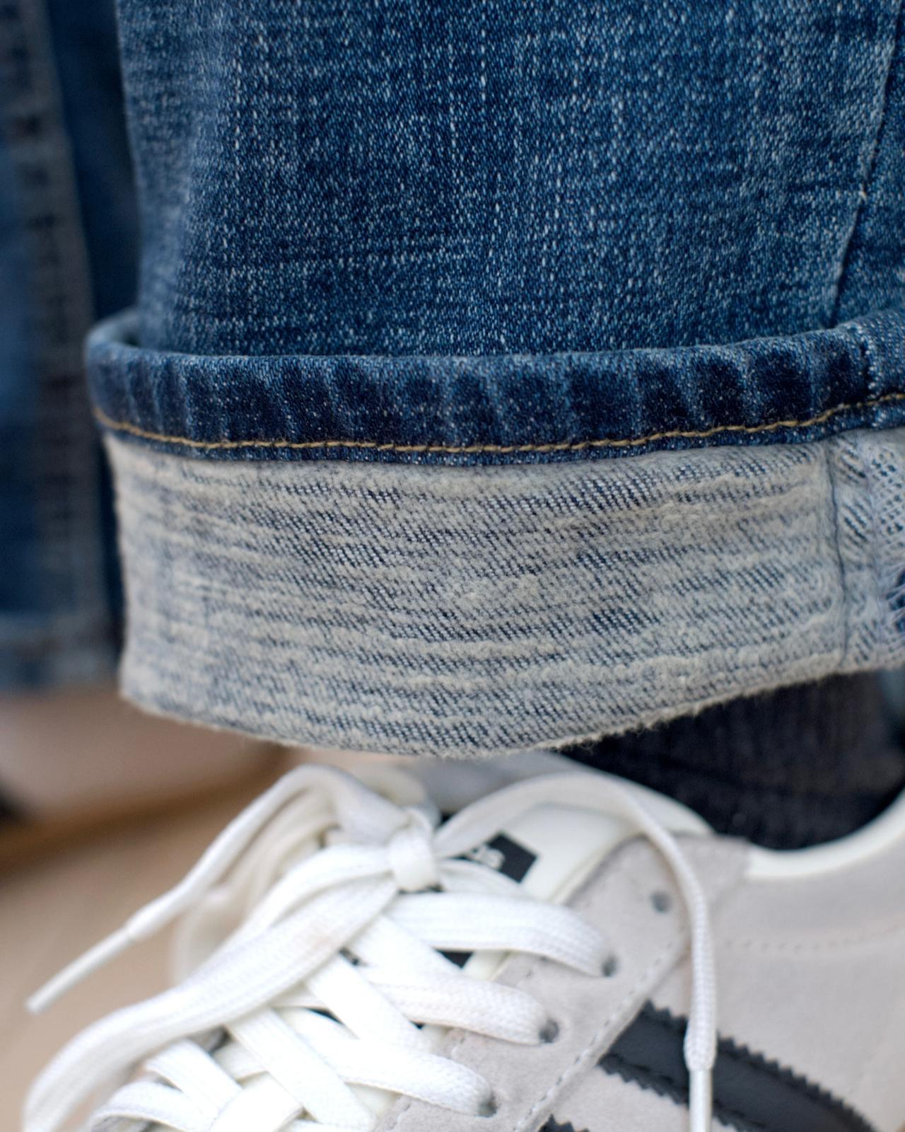 Howluk 薄絨直腳牛仔褲