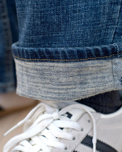 Howluk 薄絨直腳牛仔褲