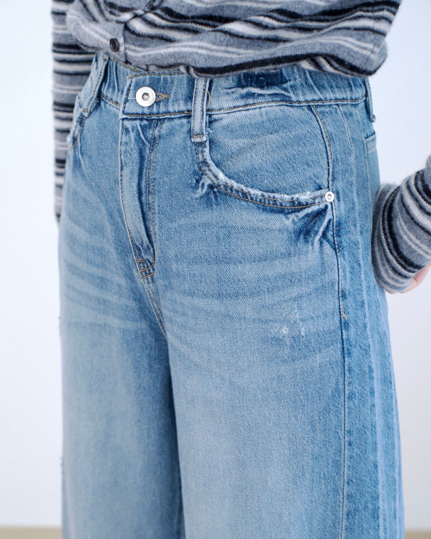 Howluk 側併接車骨闊筒牛仔褲