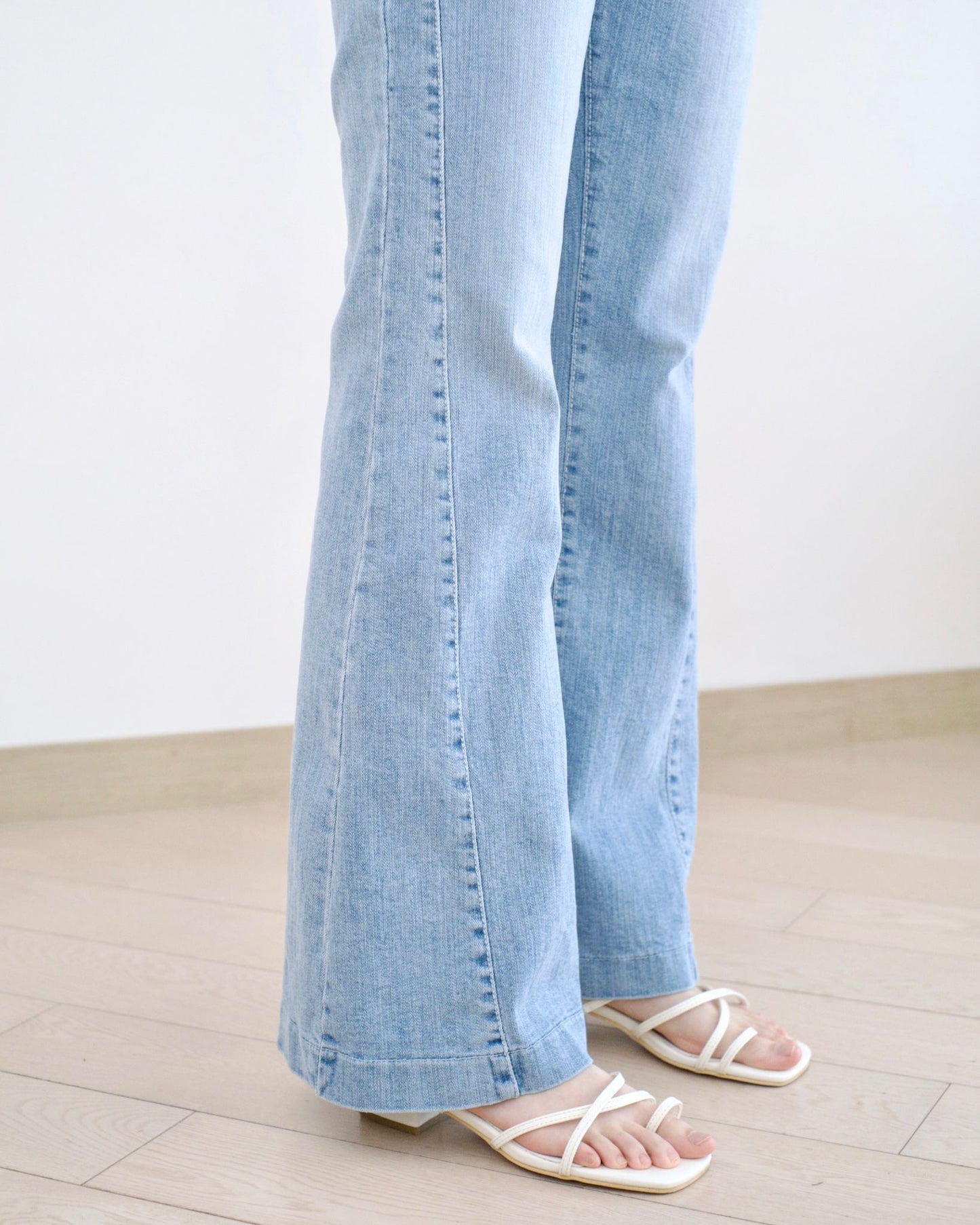 Howluk 車骨洗水微喇叭牛仔褲