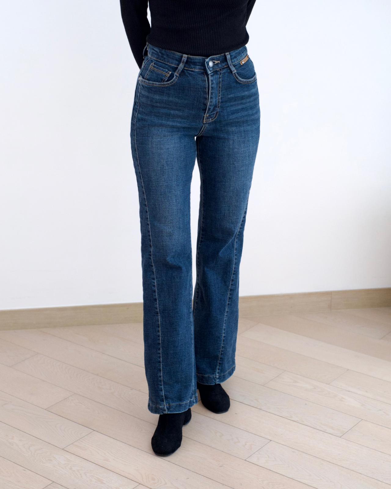 Howluk 洗水絨毛微喇叭牛仔褲