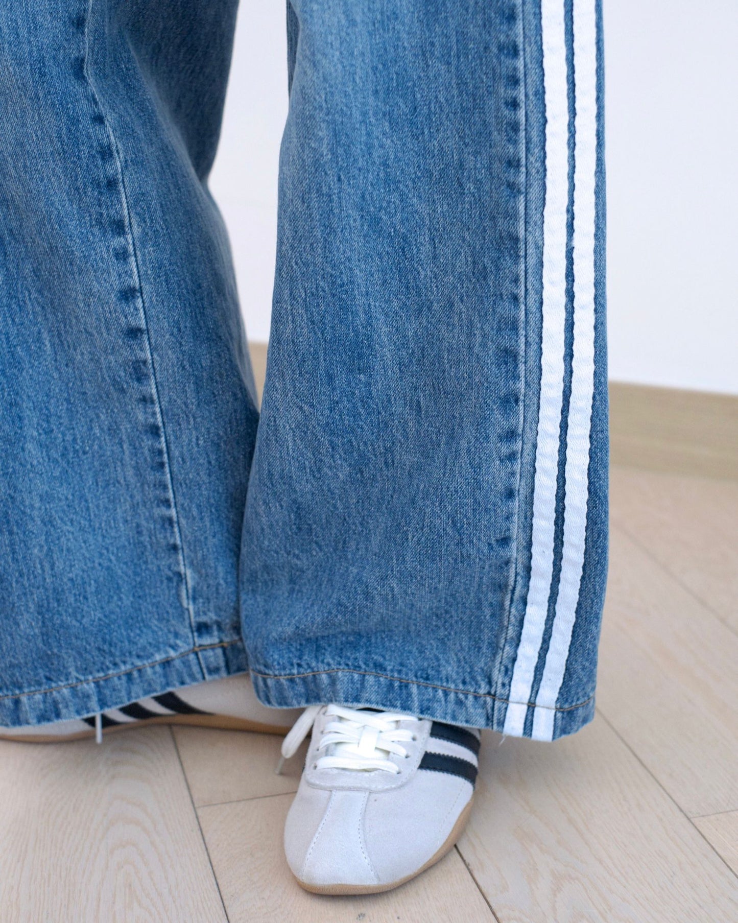 Howluk 側白邊闊筒牛仔褲