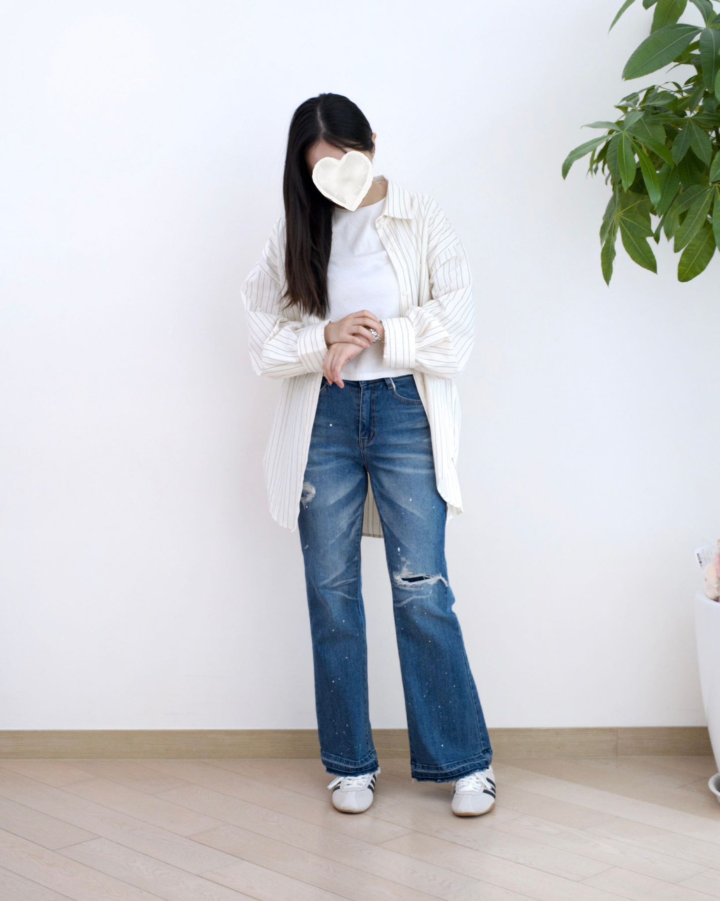 Howluk 洗水破洞微喇叭牛仔褲