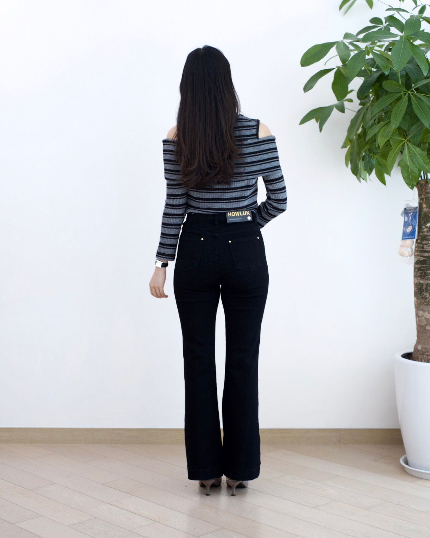 Howluk 小香風牛奶面料喇叭褲