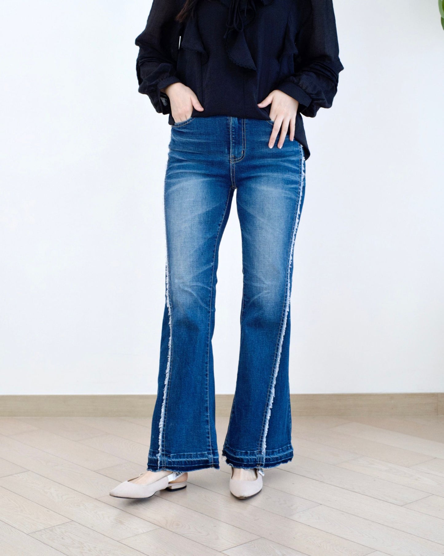 Howluk 毛邊微喇叭牛仔褲