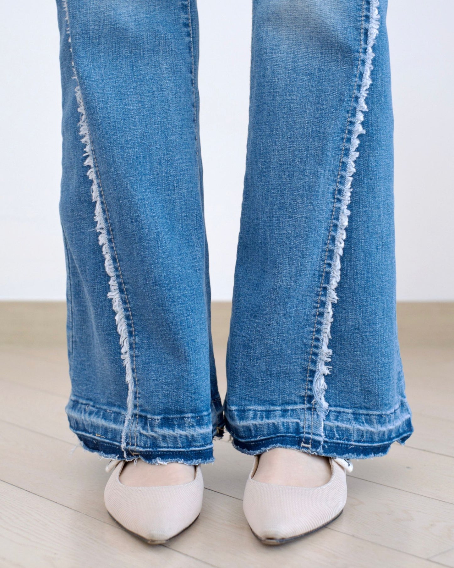 Howluk 毛邊微喇叭牛仔褲