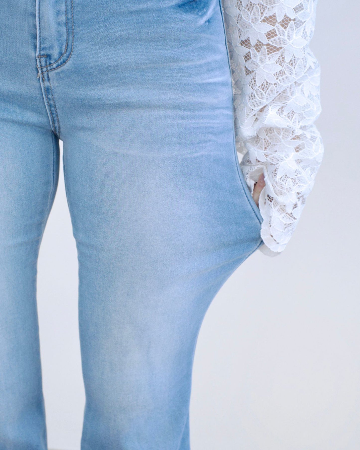 Howluk 牛奶料微喇叭牛仔褲