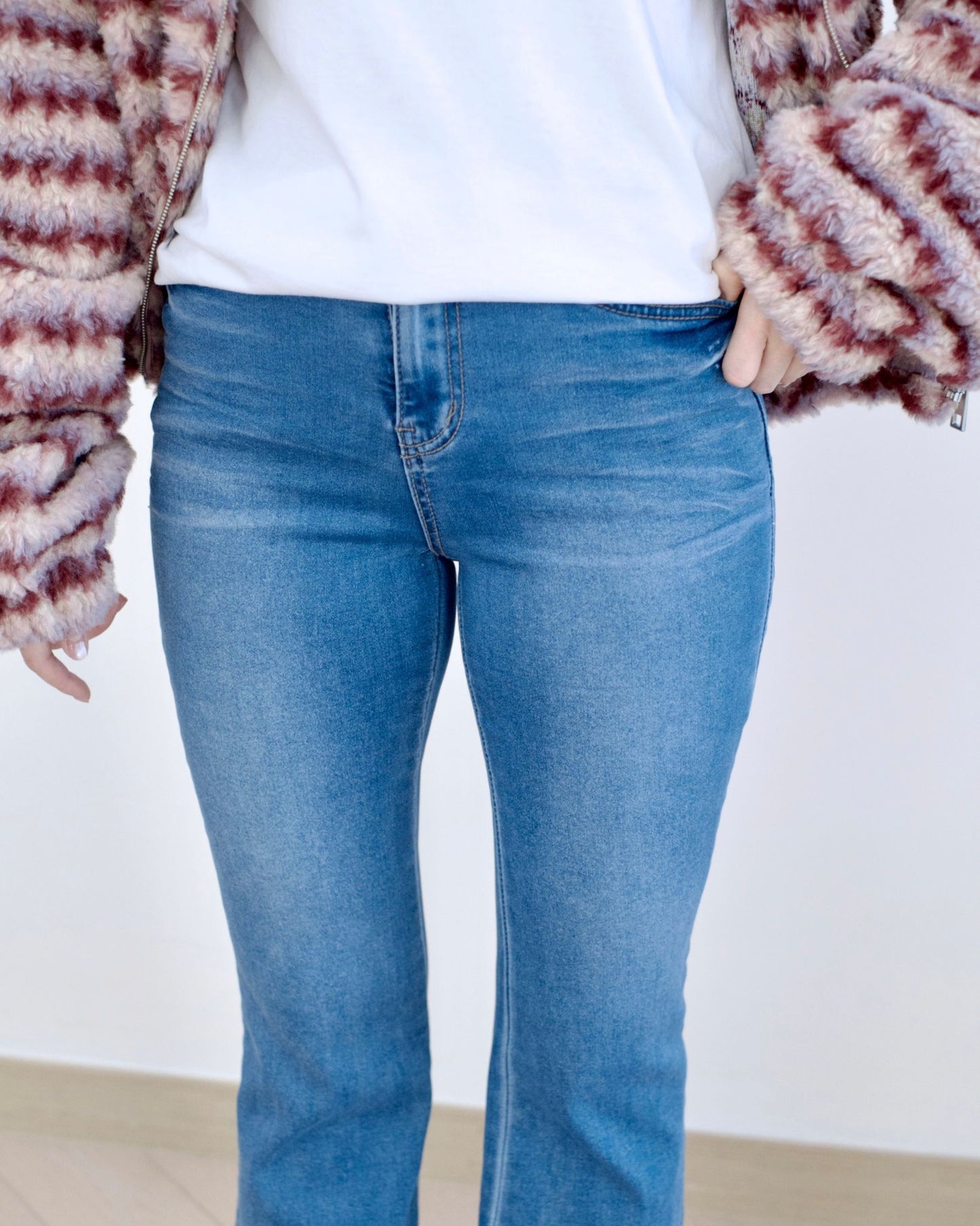 Howluk 牛奶料微喇叭牛仔褲