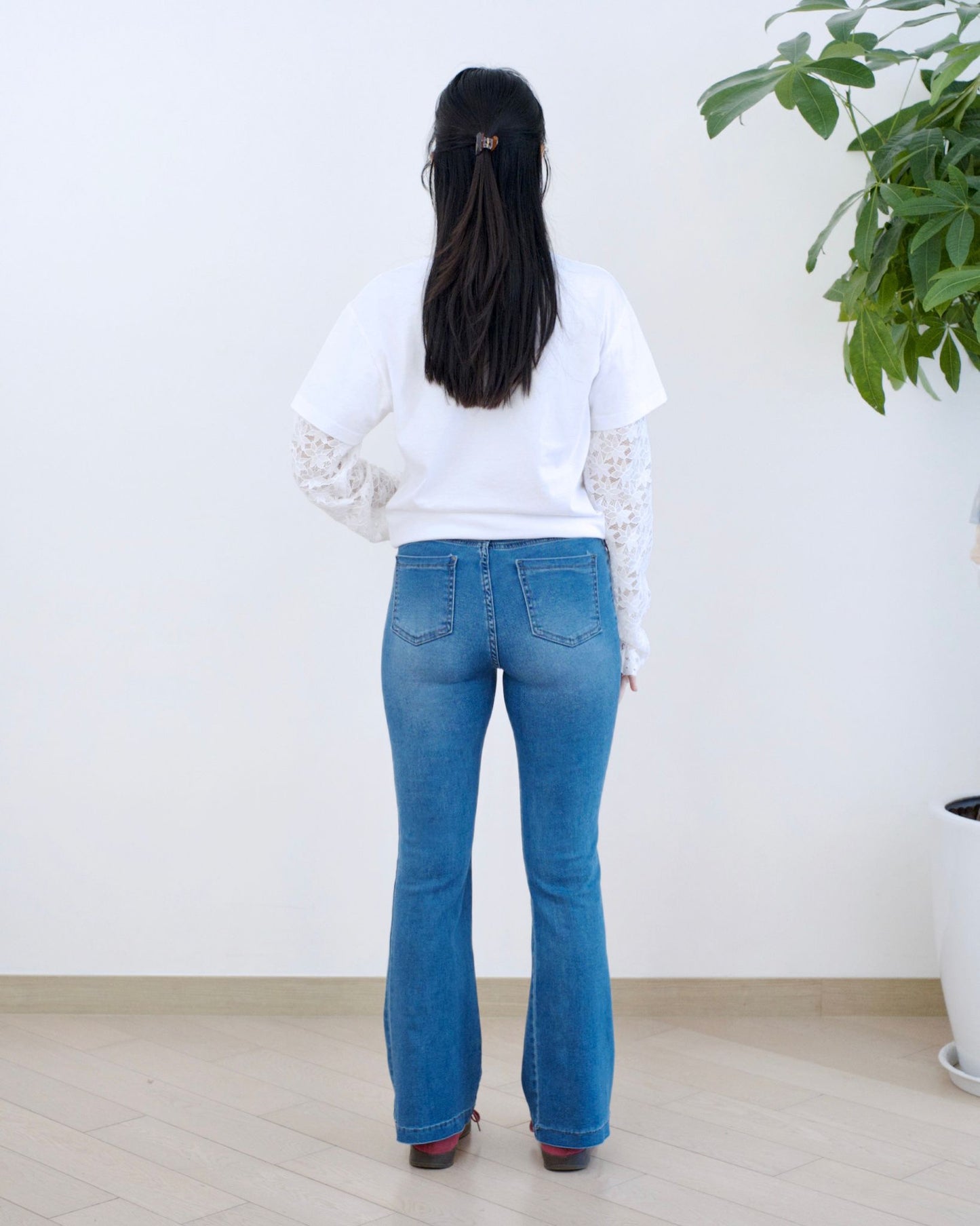 Howluk 牛奶料微喇叭牛仔褲