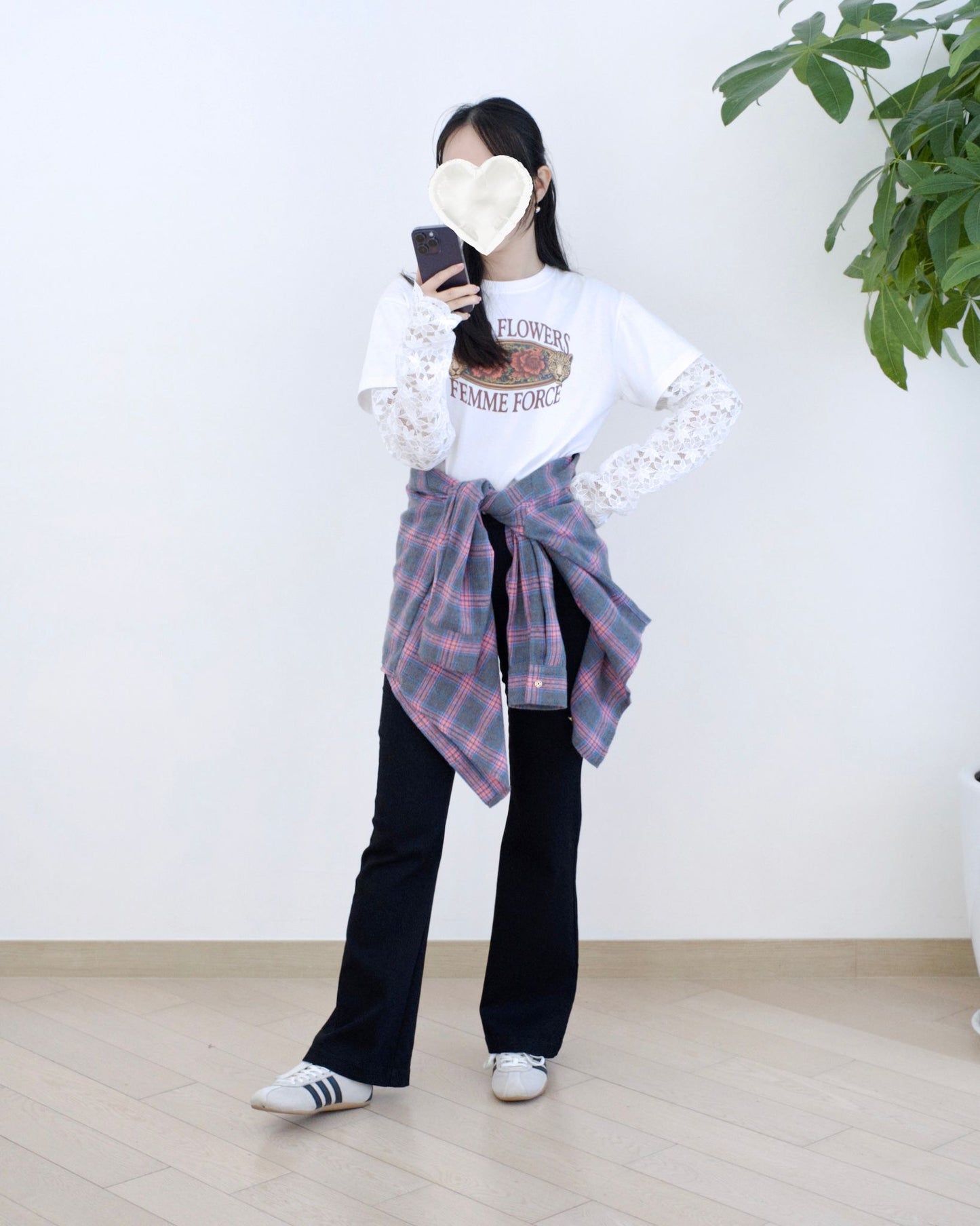 Howluk 牛奶料微喇叭牛仔褲