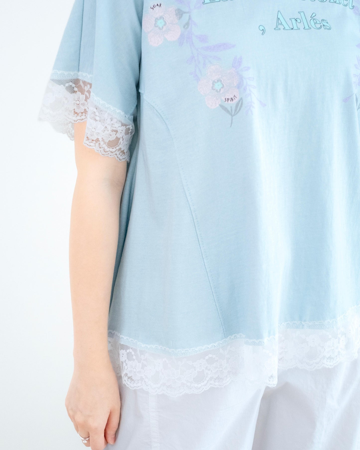 Lace撞花花Tee