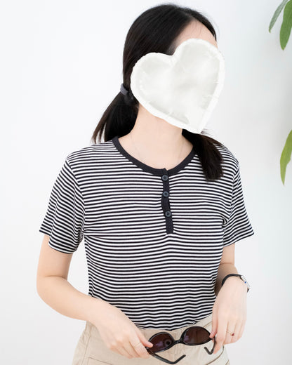 圓領橫間鈕扣 Tee