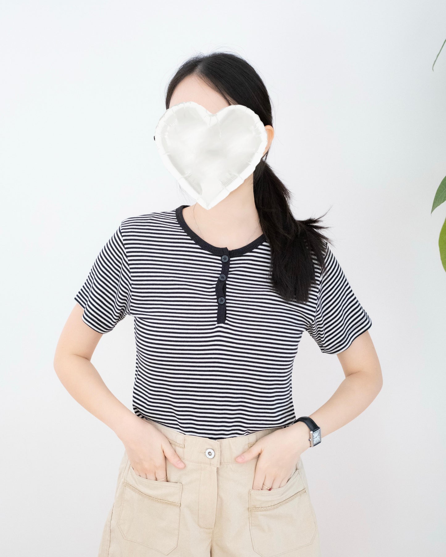 圓領橫間鈕扣 Tee