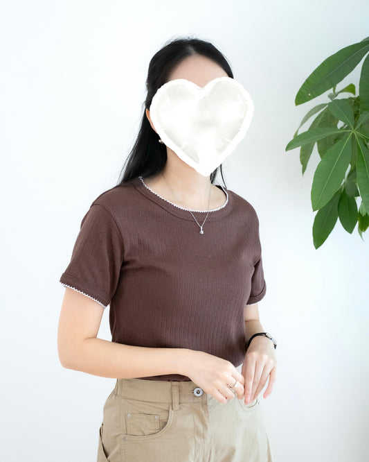 暗花撞白邊Tee