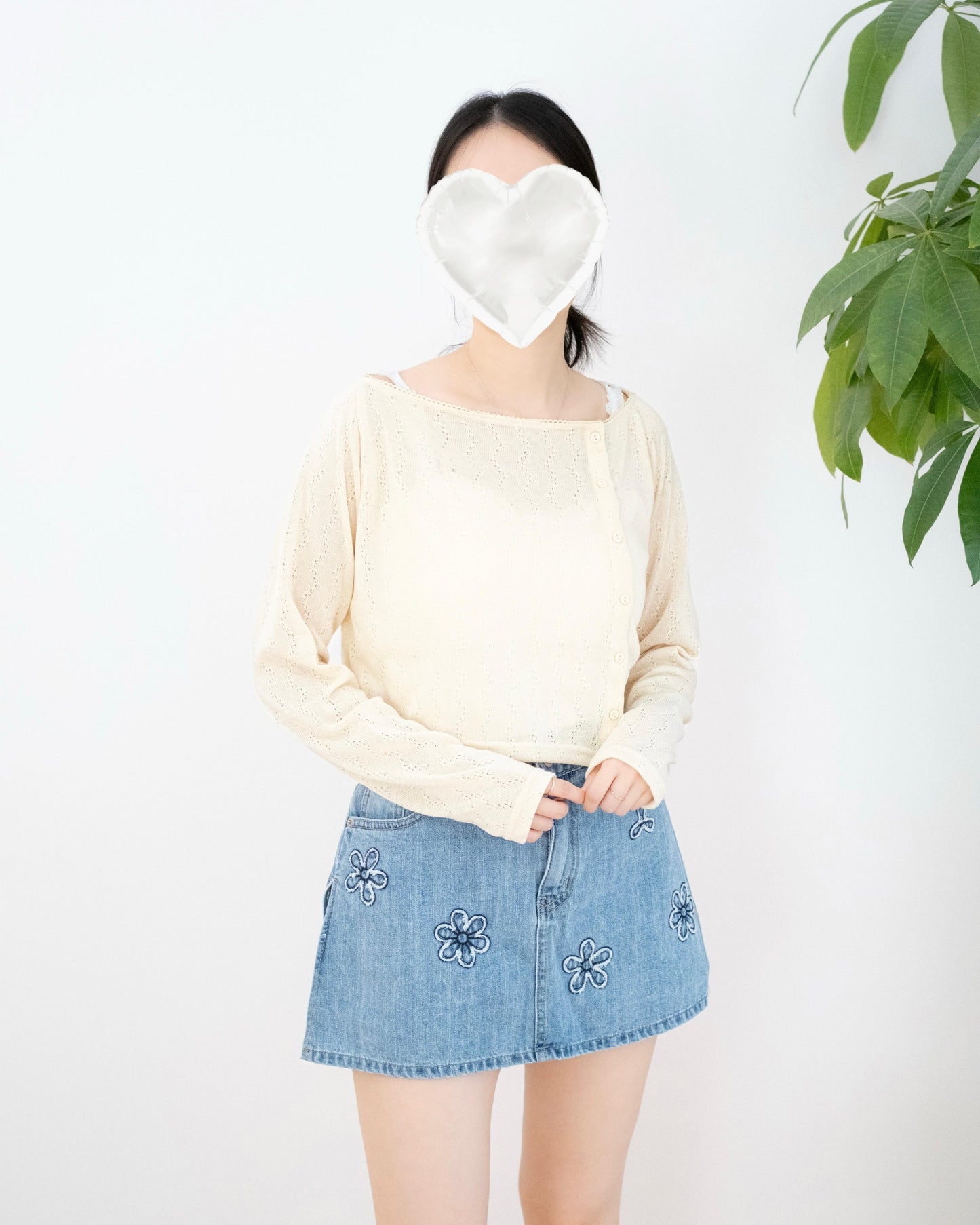 Moci 刺繡花花牛仔短裙褲