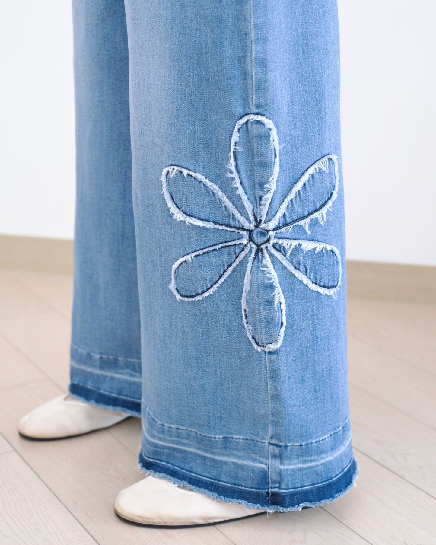 Moci 花花刺繡牛仔褲︎