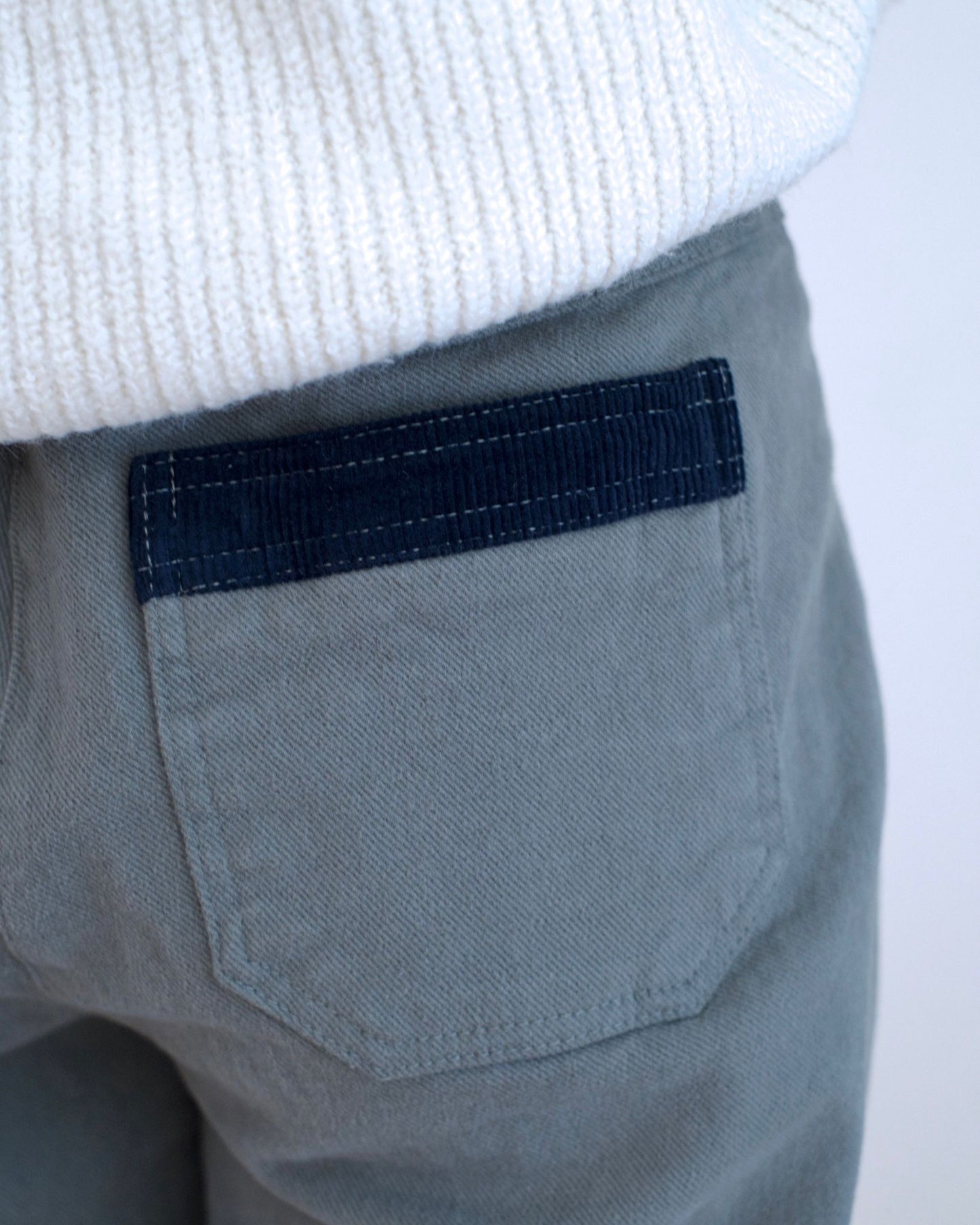 Moci 併邊薄絨扯布褲