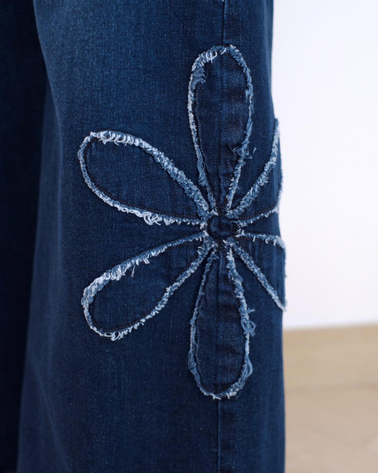Moci 花花刺繡闊筒牛仔褲︎