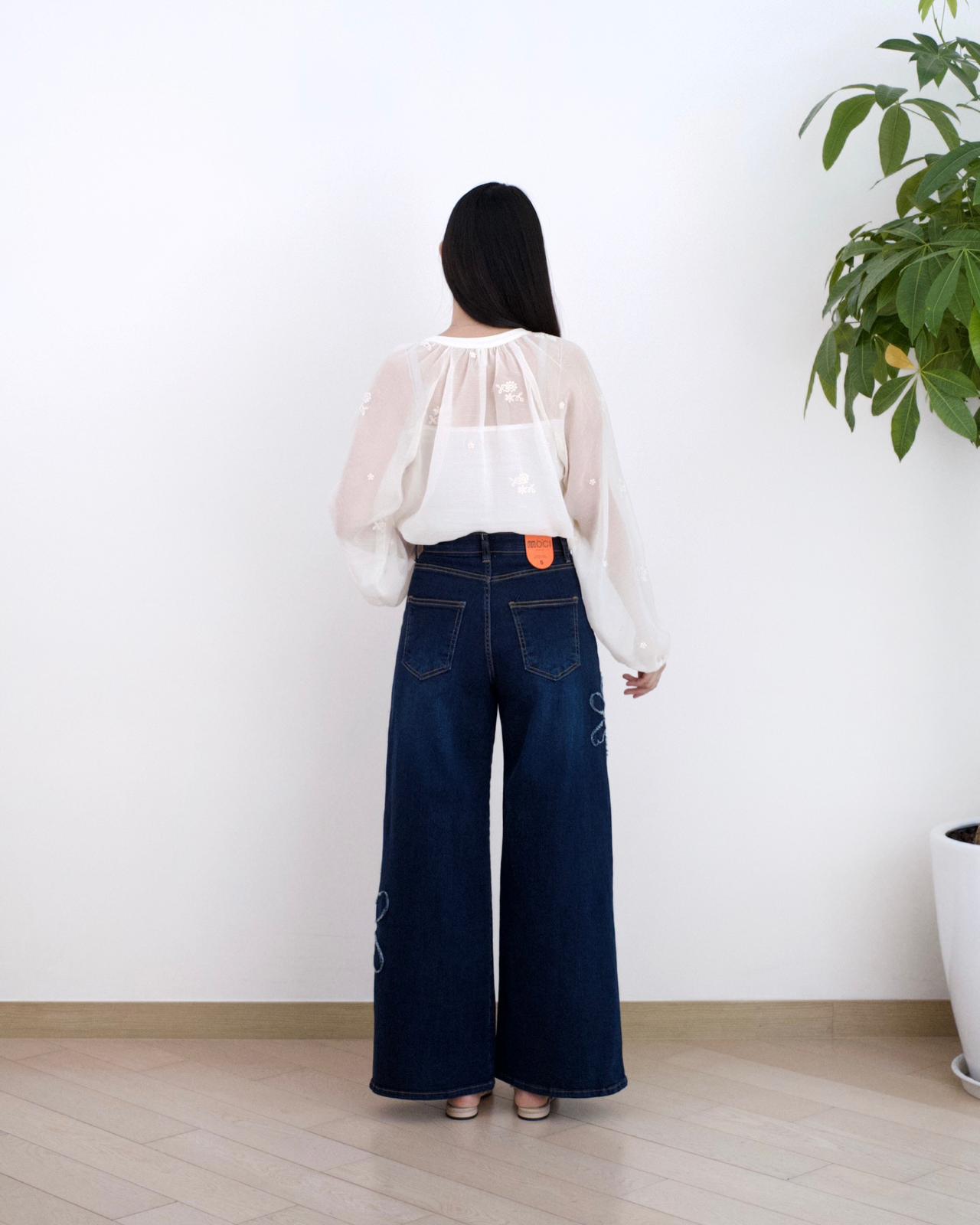 Moci 花花刺繡闊筒牛仔褲︎