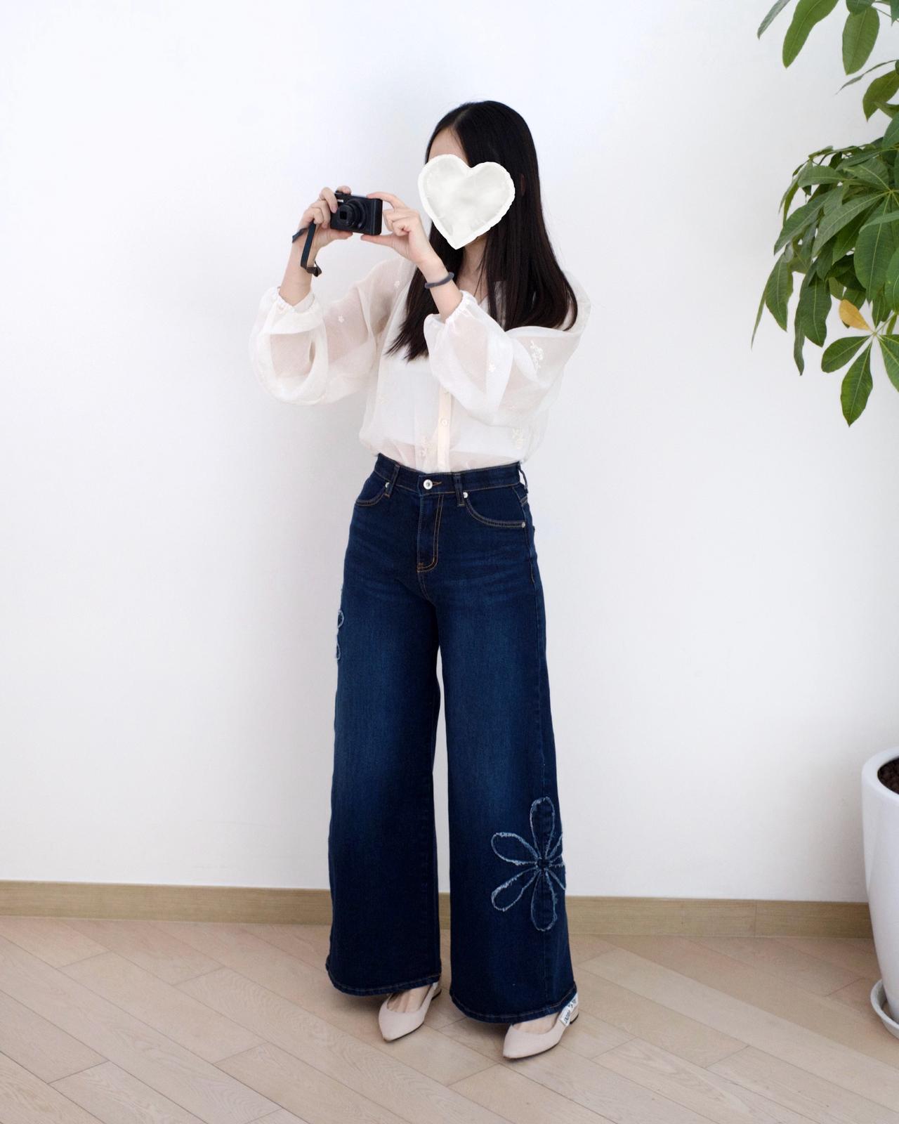 Moci 花花刺繡闊筒牛仔褲︎