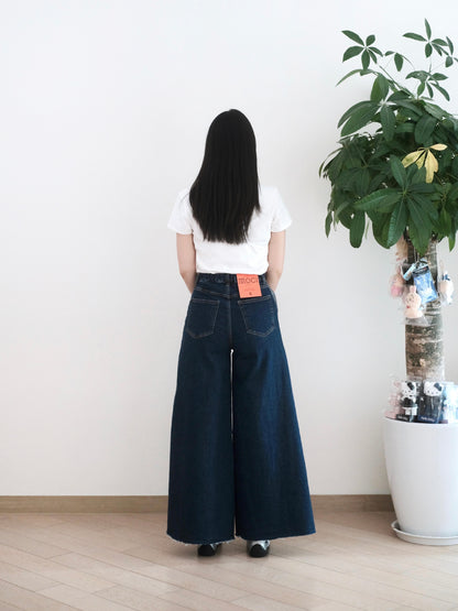 Moci 斜腰線闊筒牛仔褲