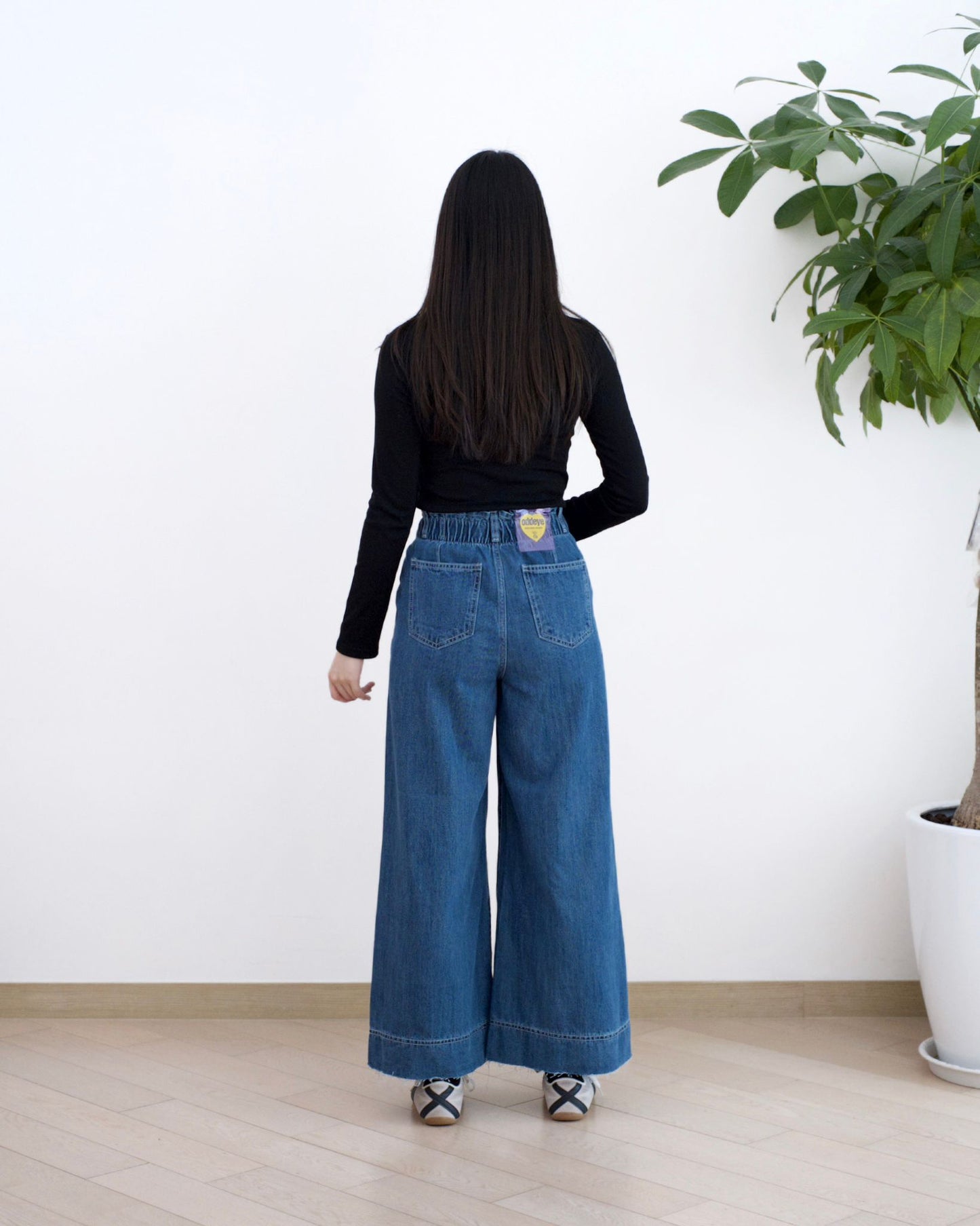 Odd Eye 鈕扣闊筒牛仔褲