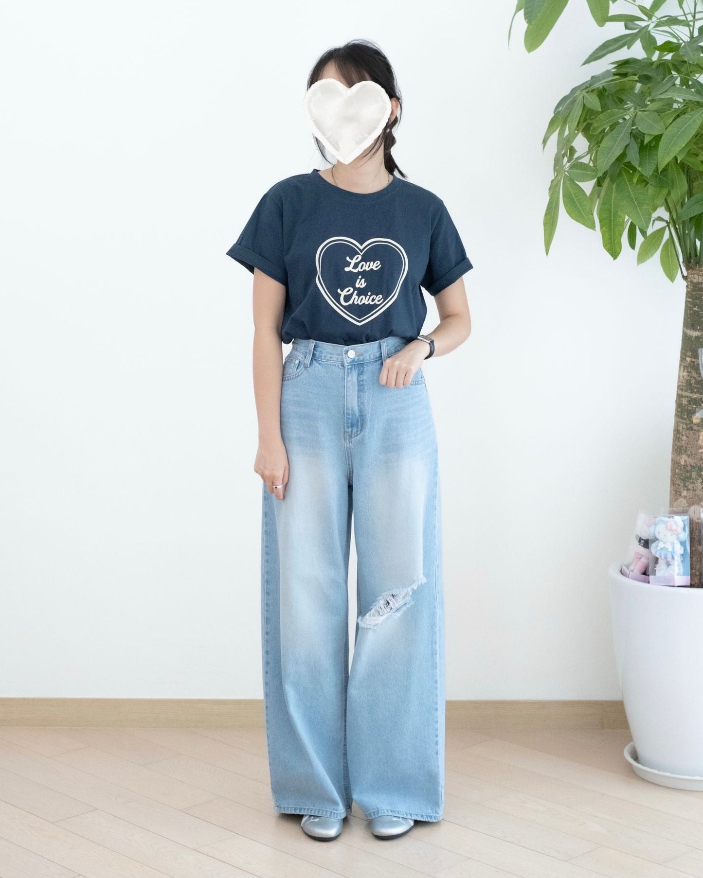 Odd Eye 微破洞闊筒牛仔褲