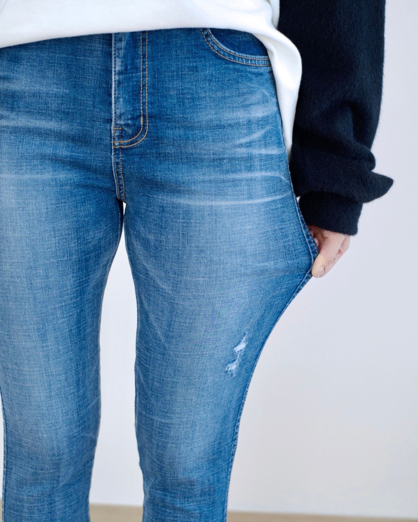 Vikini 洗水貼腳牛仔褲