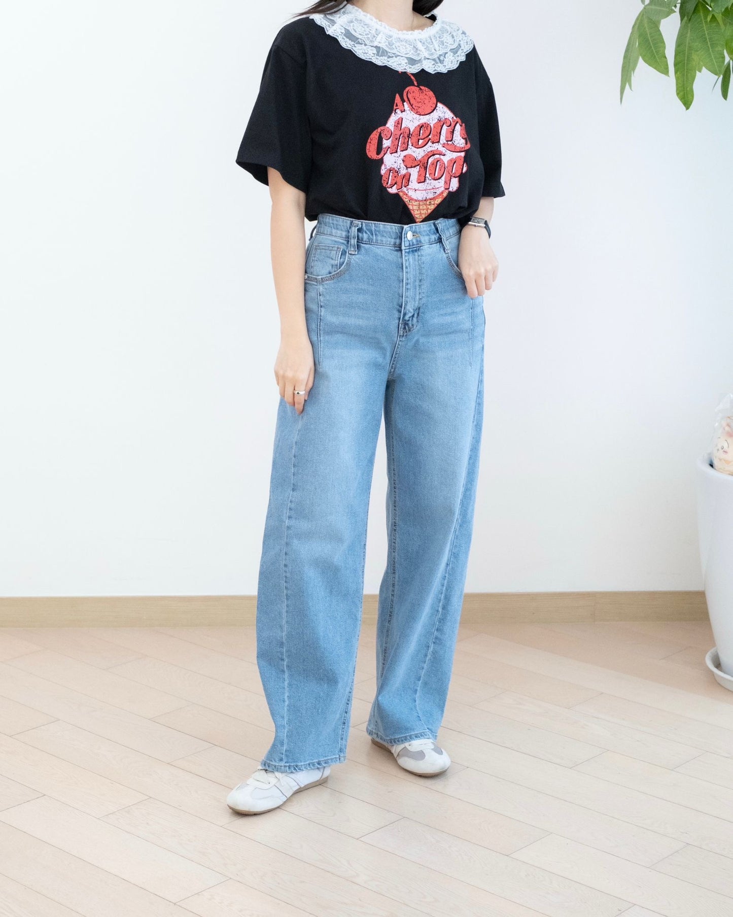 Vikini 洗水直腳牛仔褲