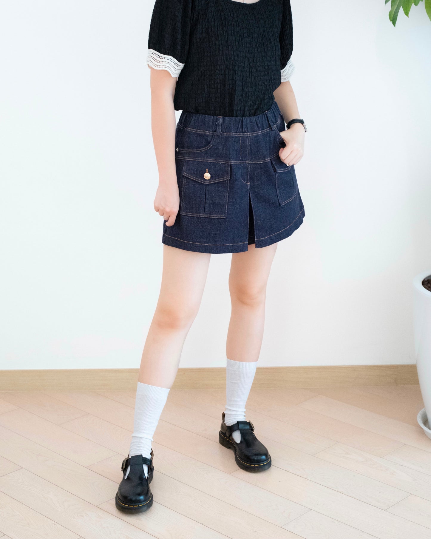 Moci A Cut 鈕扣口袋短裙褲