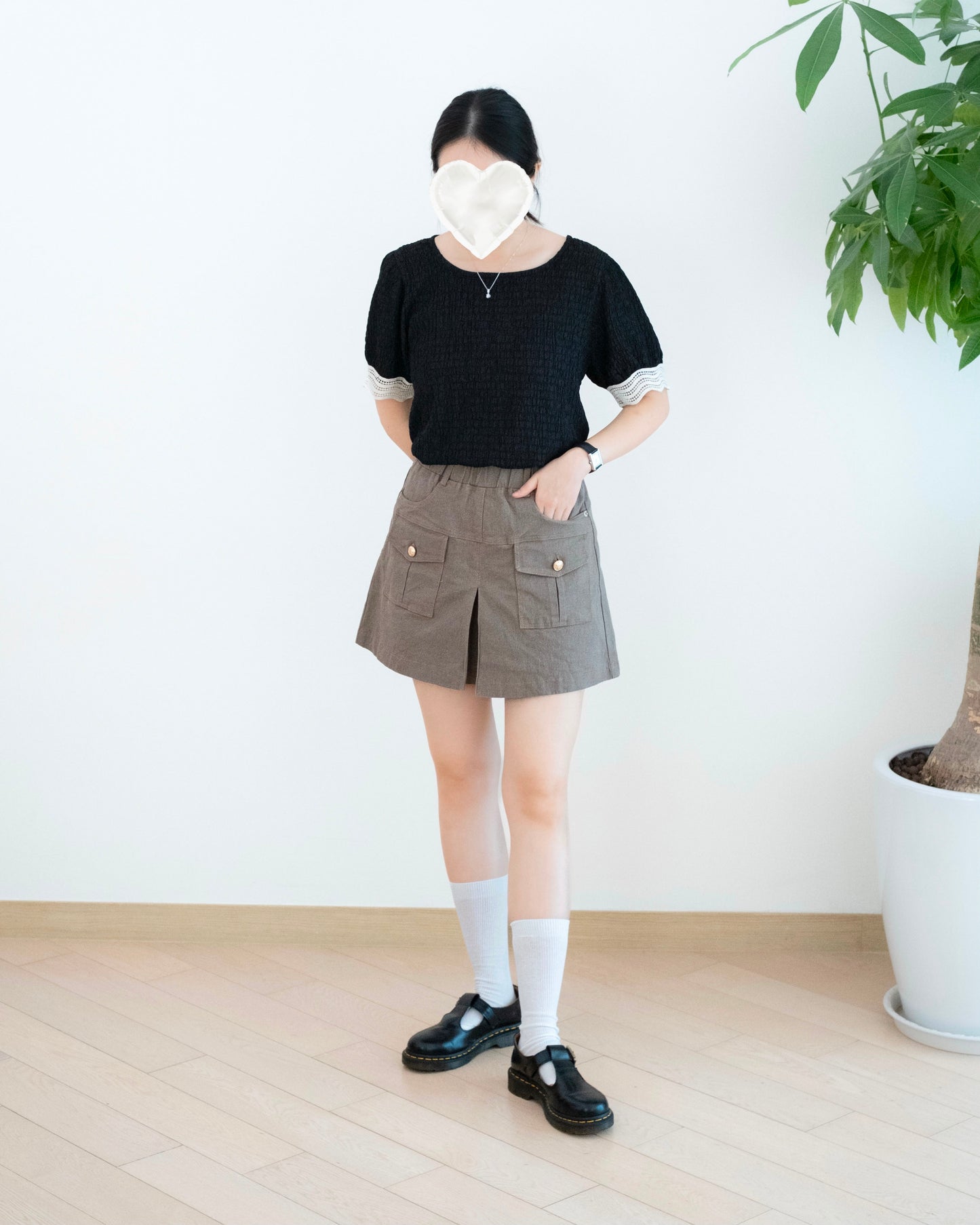 Moci A Cut 鈕扣口袋短裙褲