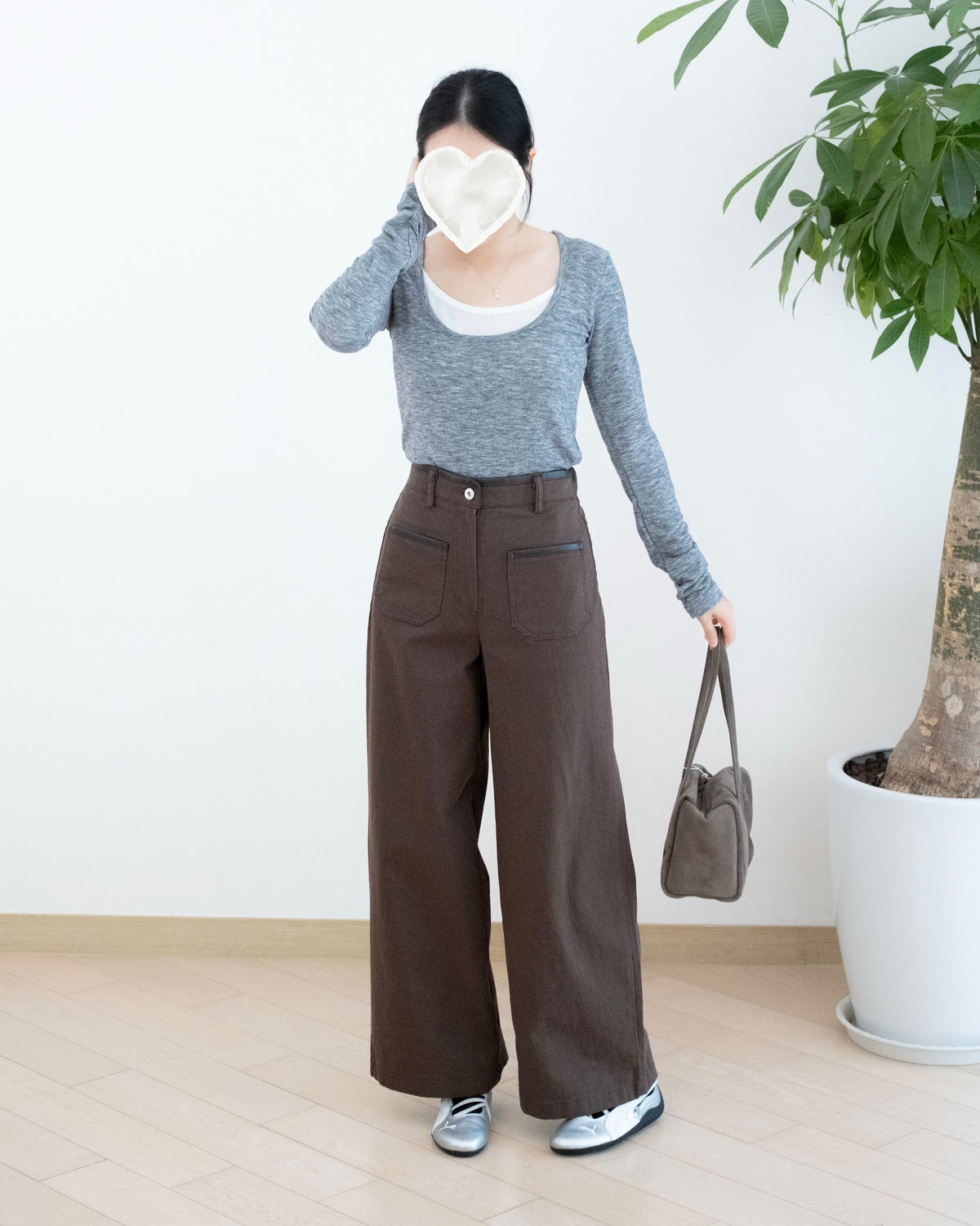 Moci PU皮邊口袋闊筒扯布褲