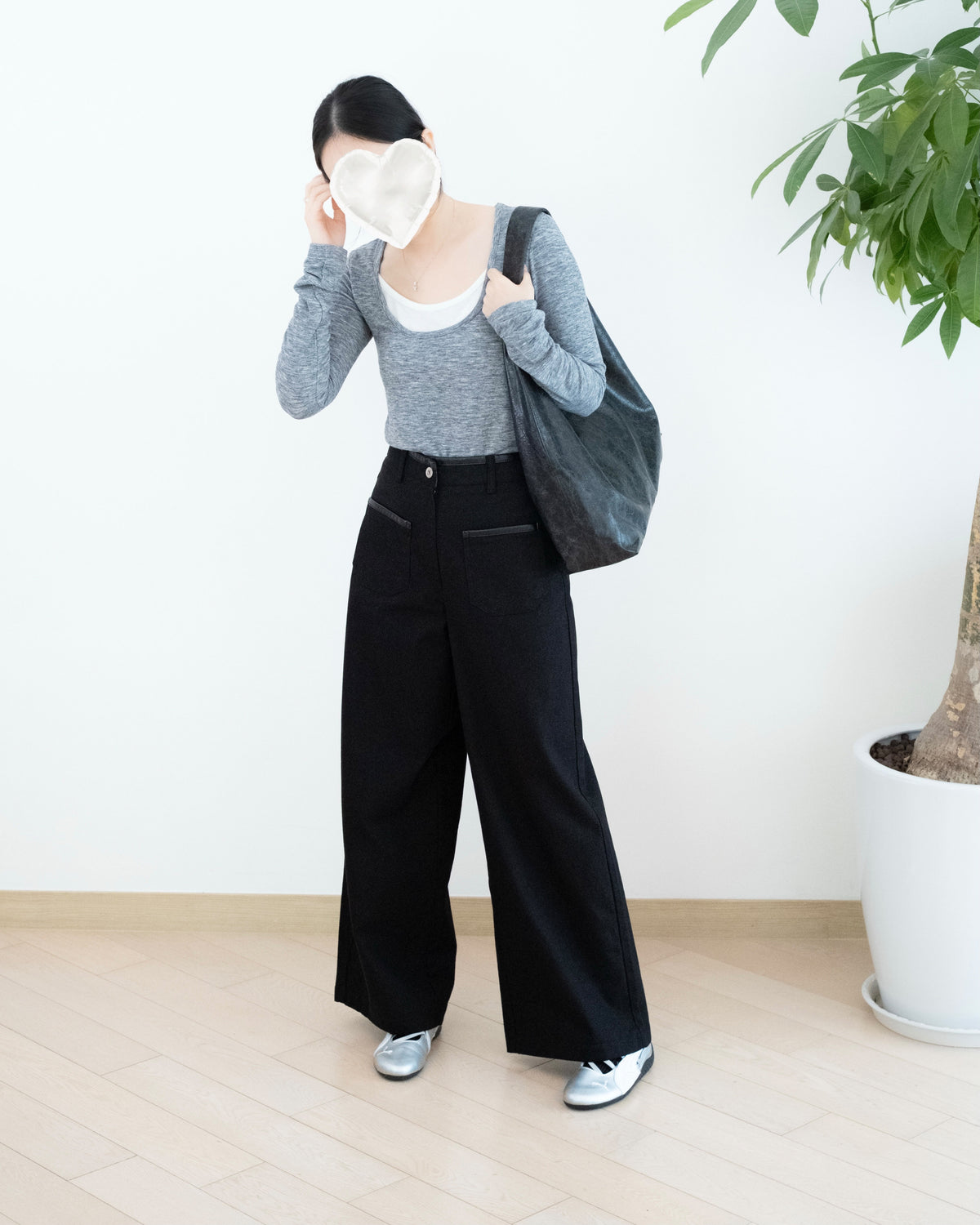 Moci PU皮邊口袋闊筒扯布褲