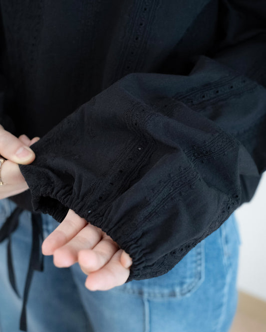 Lace刺繡鏤空燈籠袖襯衫
