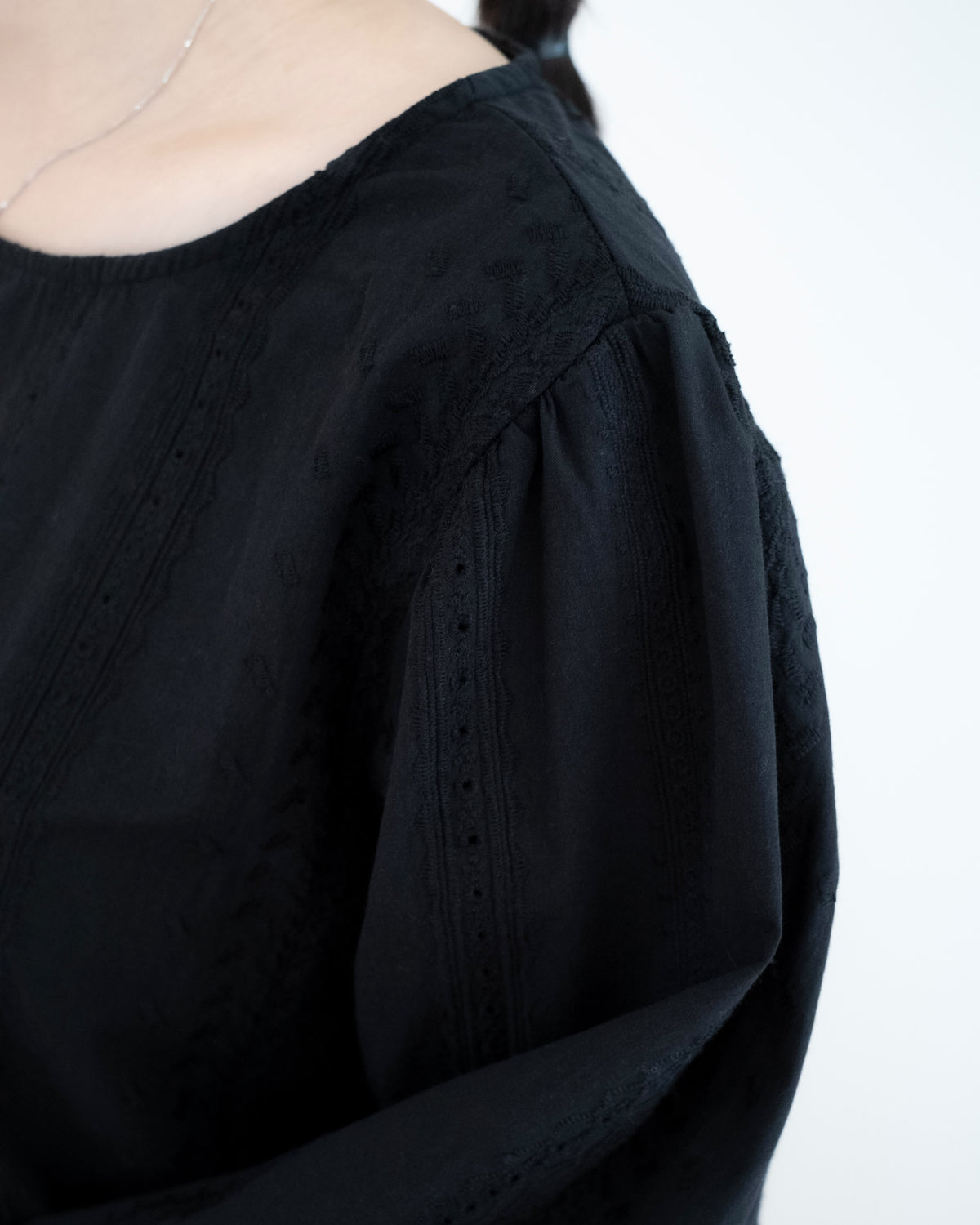 Lace刺繡鏤空燈籠袖襯衫