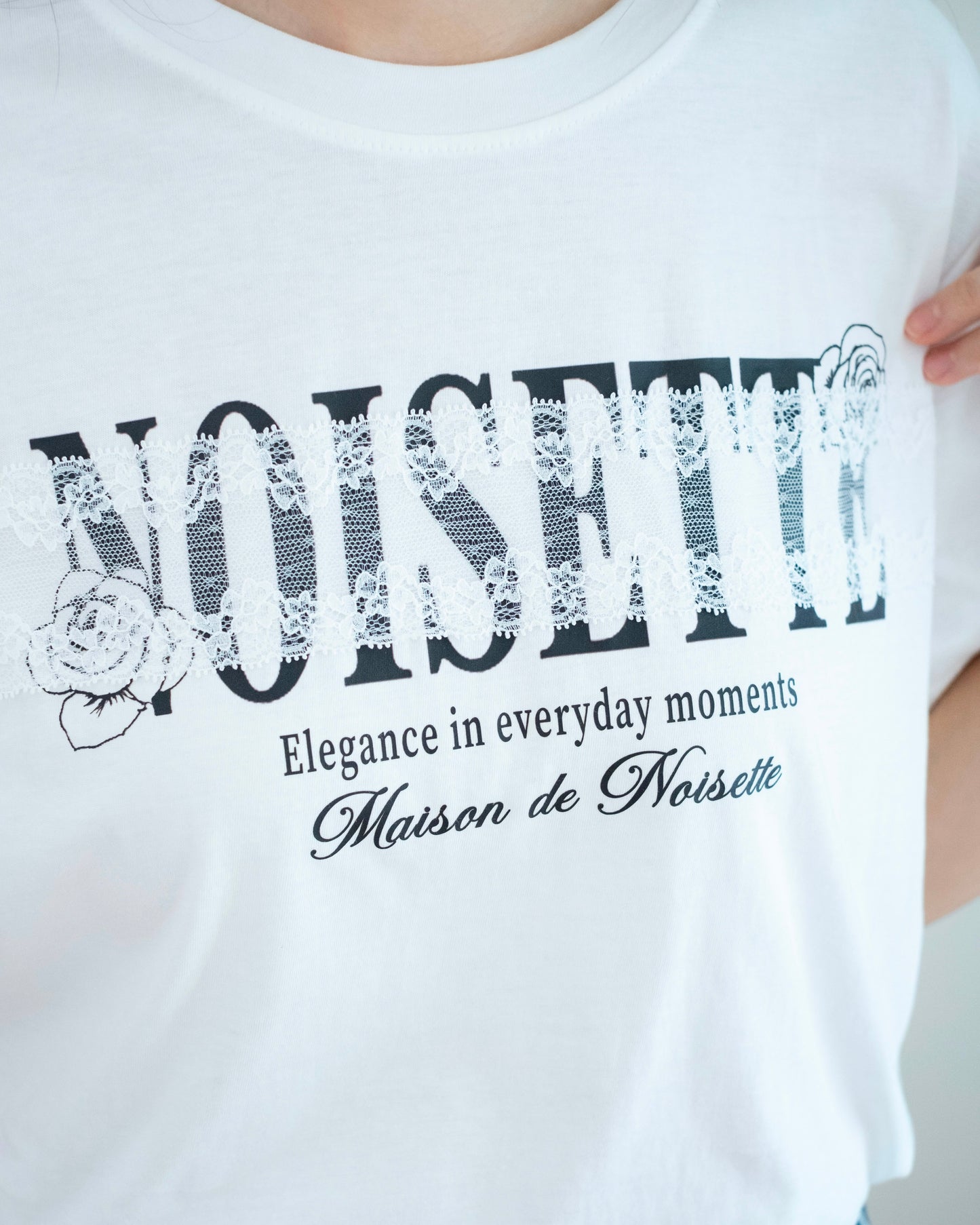 英文字母拼Lace Tee
